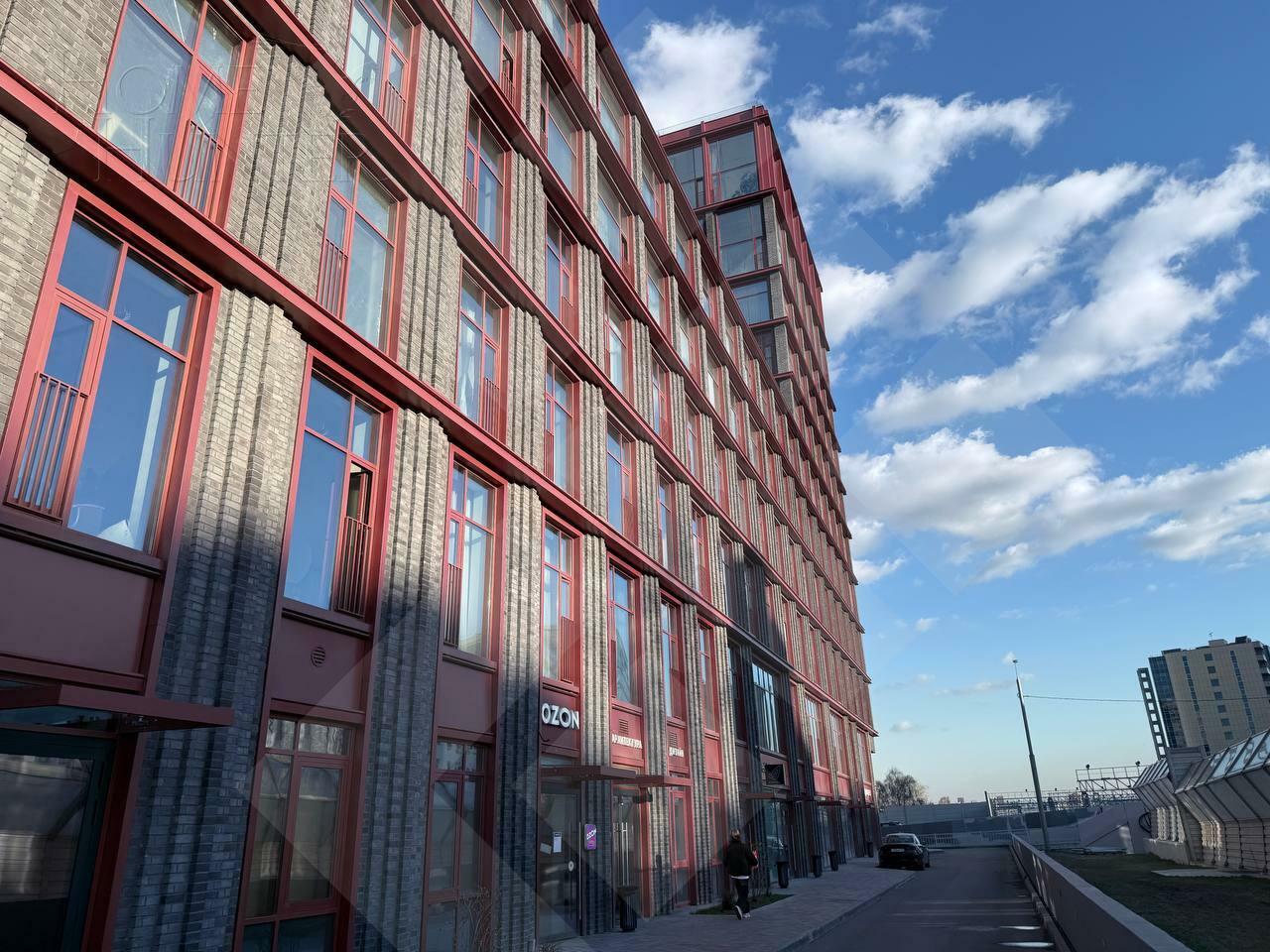 2-УРОВНЕВЫЕ АПАРТАМЕНТЫ БЕЗ ОТДЕЛКИ 68.4 М² НА 1 ЭТАЖЕ