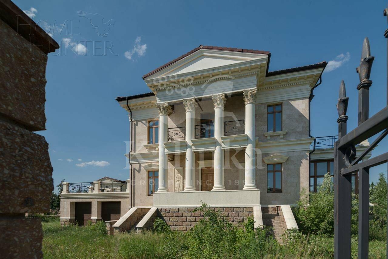 2-этажный коттедж 680 м² без отделки