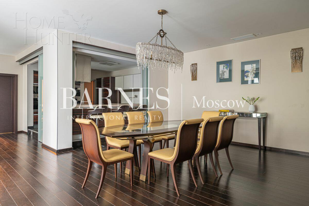 4-КОМН. КВАРТИРА С ОТДЕЛКОЙ 210.6 М² НА 2 ЭТАЖЕ