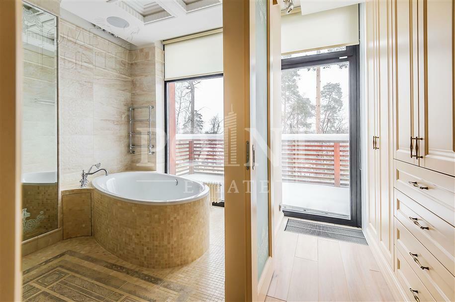 3-этажный таунхаус 360 м² с отделкой