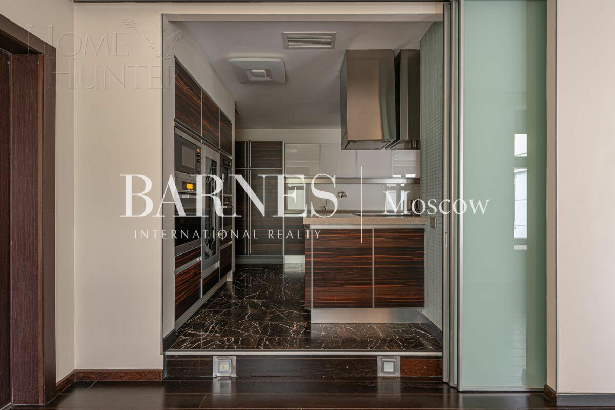 4-КОМН. КВАРТИРА С ОТДЕЛКОЙ 210.6 М² НА 2 ЭТАЖЕ