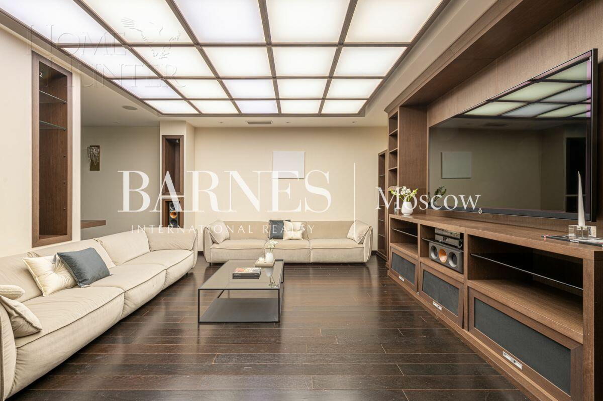 4-КОМН. КВАРТИРА С ОТДЕЛКОЙ 210.6 М² НА 2 ЭТАЖЕ