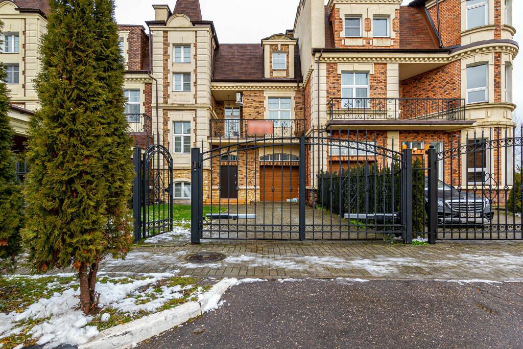 2-этажный таунхаус 350 м² с отделкой