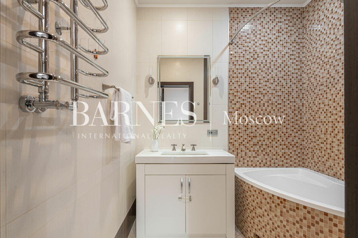 4-КОМН. КВАРТИРА С ОТДЕЛКОЙ 210.6 М² НА 2 ЭТАЖЕ