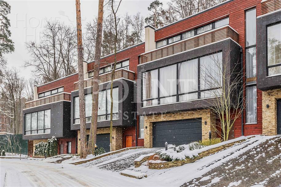 3-этажный таунхаус 360 м² с отделкой