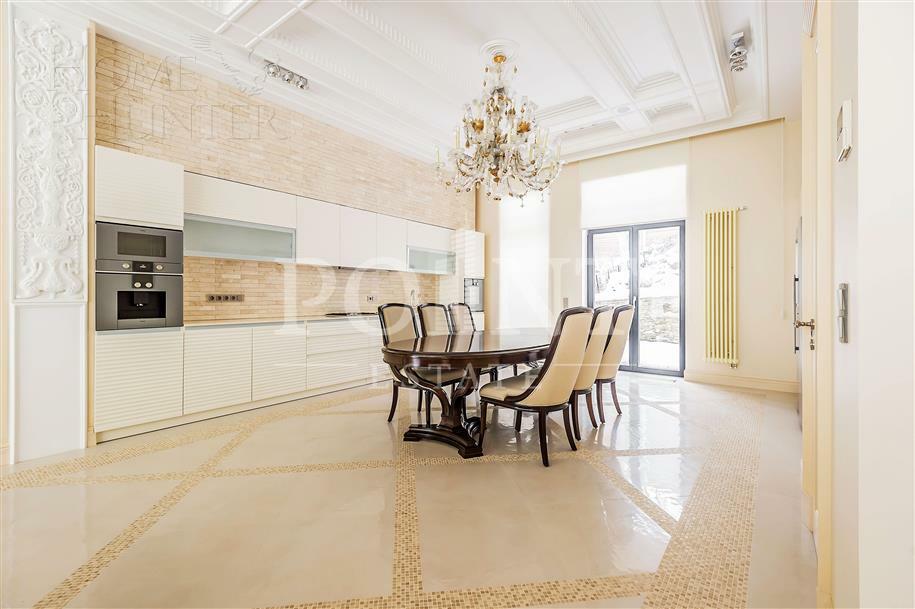 3-этажный таунхаус 360 м² с отделкой