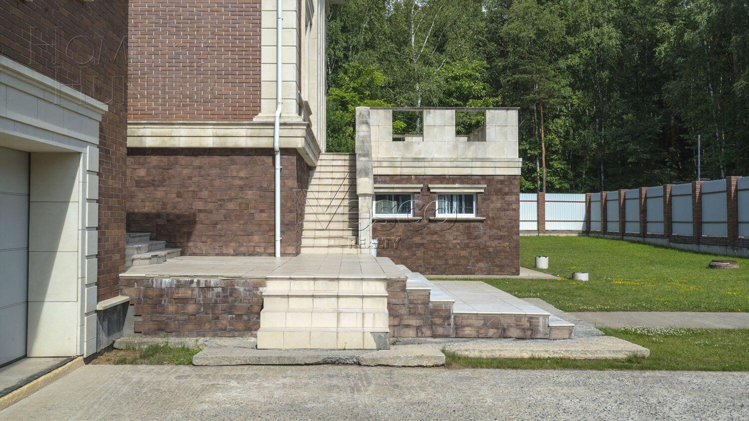 2-этажный коттедж 1 320 м² без отделки