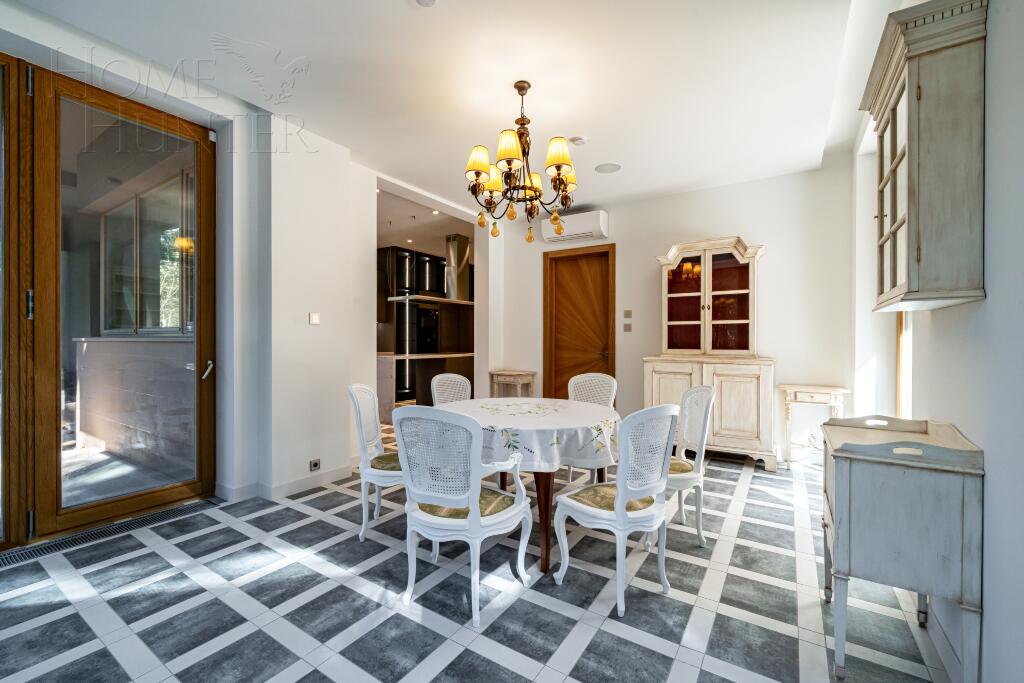 2-этажный коттедж 1 330 м² с отделкой