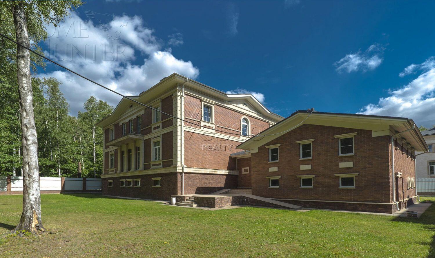 2-этажный коттедж 1 320 м² без отделки