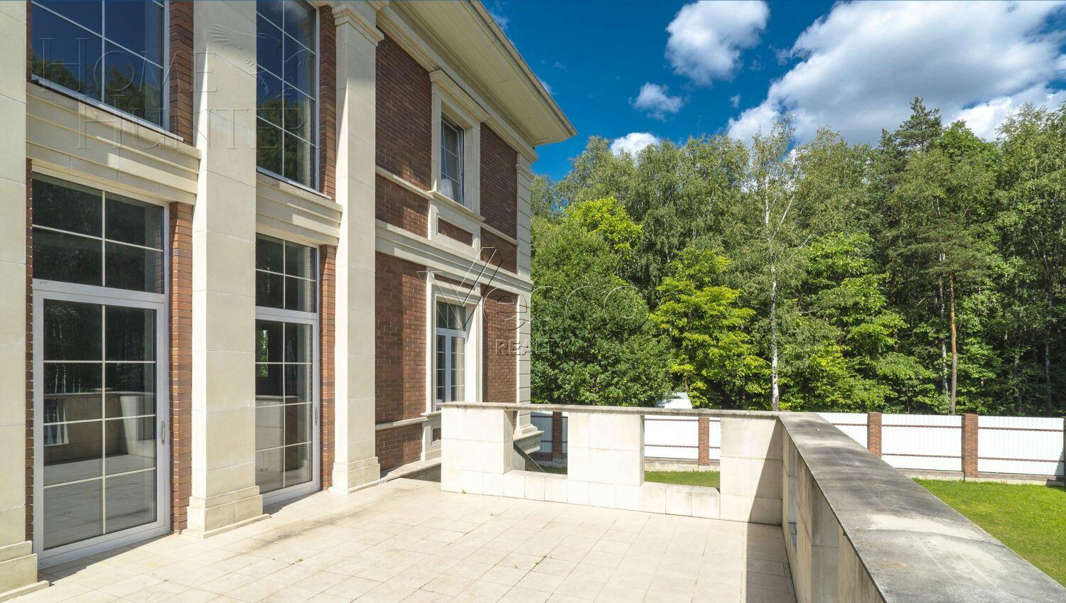 2-этажный коттедж 1 320 м² без отделки