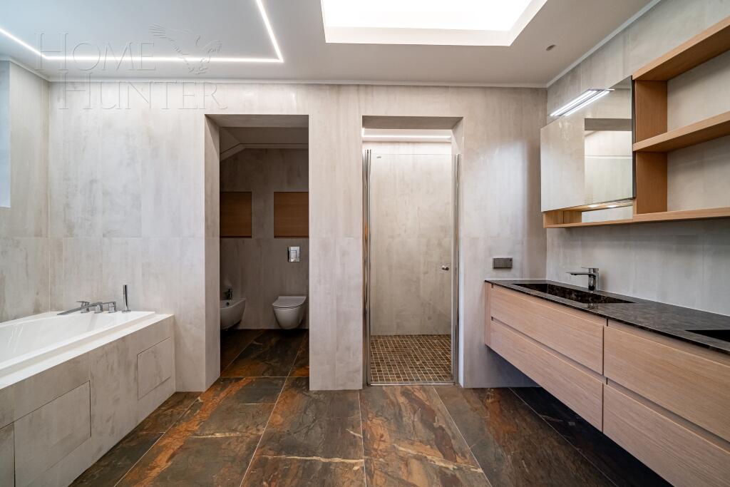 2-этажный коттедж 1 330 м² с отделкой