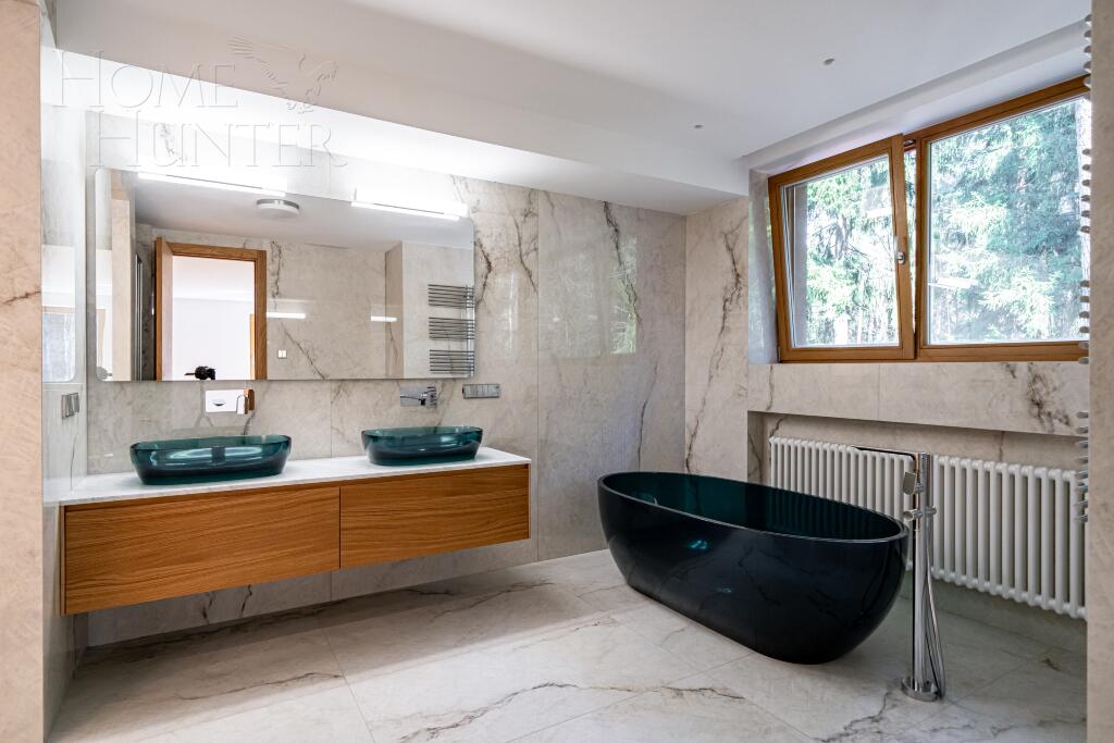 2-этажный коттедж 1 330 м² с отделкой
