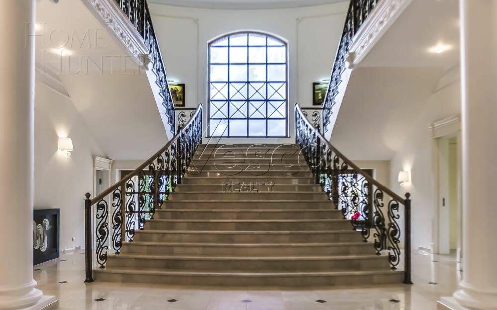 2-этажный коттедж 643 м² с отделкой