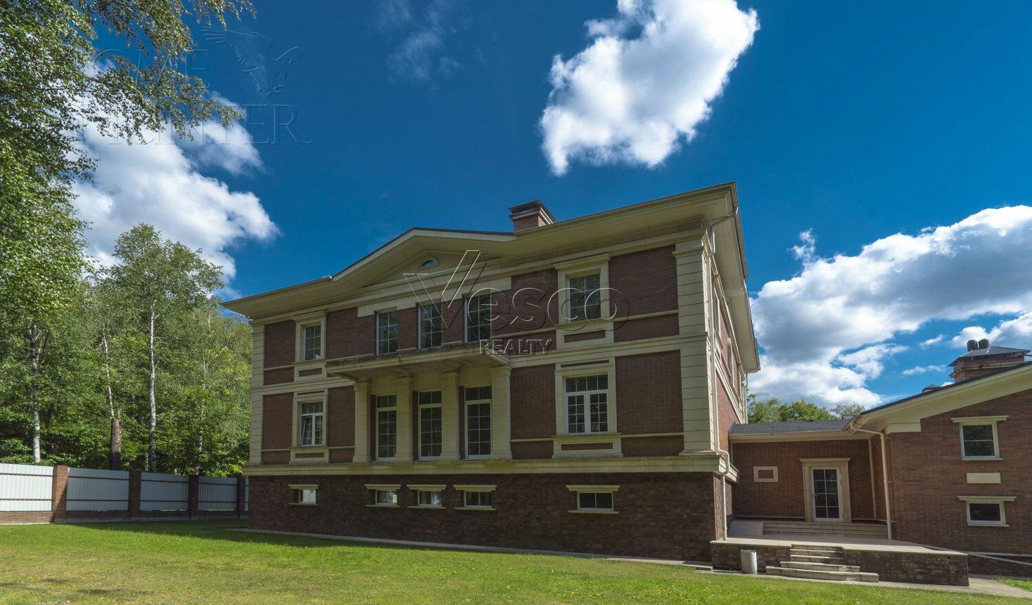 2-этажный коттедж 1 320 м² без отделки