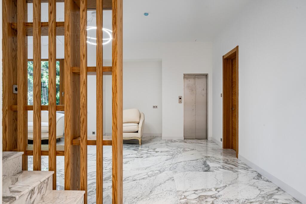 2-этажный коттедж 1 330 м² с отделкой