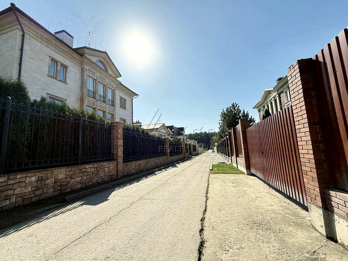 2-этажный коттедж 1 320 м² без отделки