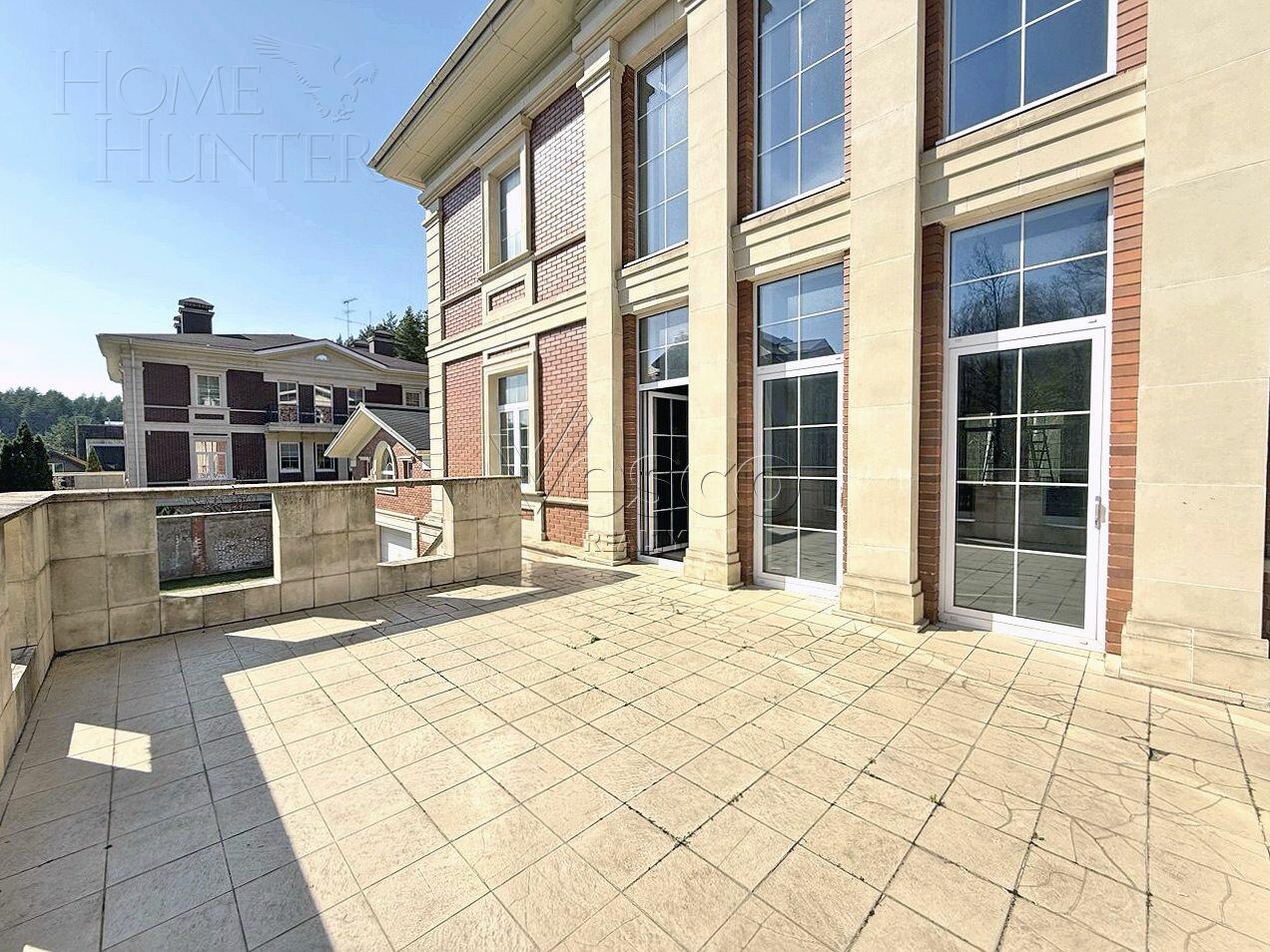 2-этажный коттедж 1 320 м² без отделки