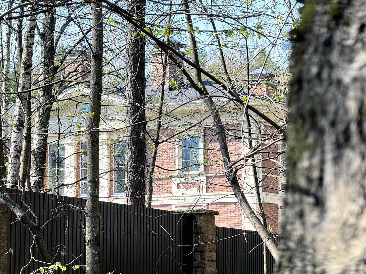 2-этажный коттедж 1 320 м² без отделки