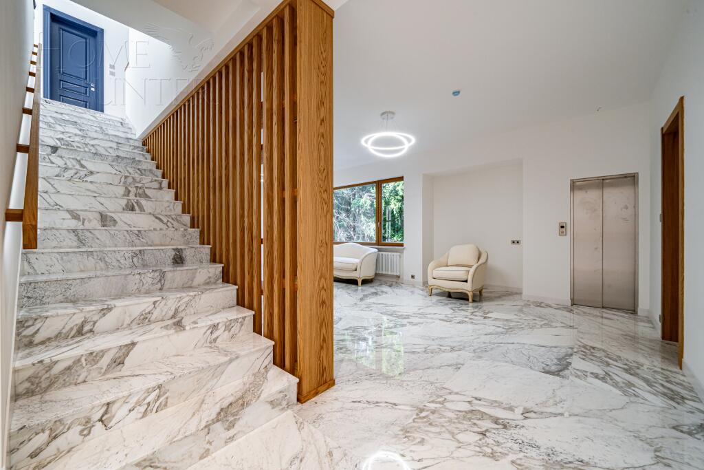 2-этажный коттедж 1 330 м² с отделкой