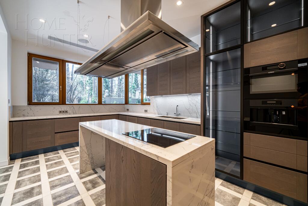 2-этажный коттедж 1 330 м² с отделкой