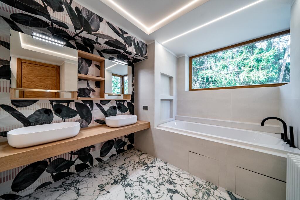 2-этажный коттедж 1 330 м² с отделкой