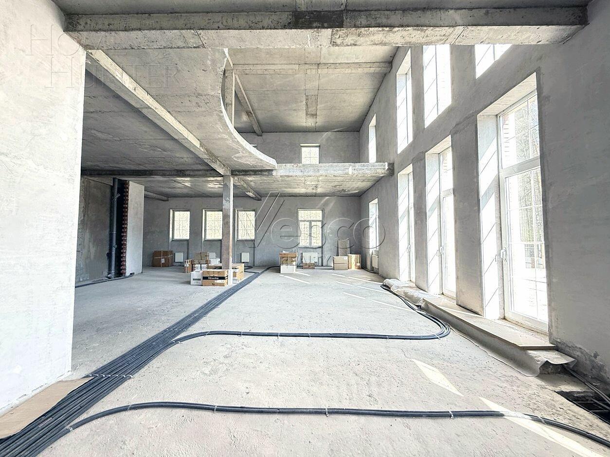 2-этажный коттедж 1 320 м² без отделки