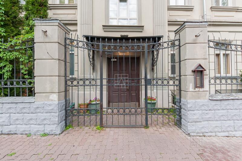 3-КОМН. КВАРТИРА С ОТДЕЛКОЙ 135 М² НА 2 ЭТАЖЕ