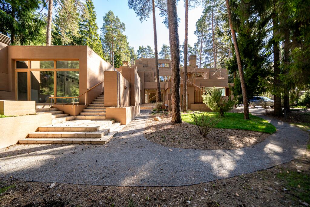 2-этажный коттедж 1 330 м² с отделкой