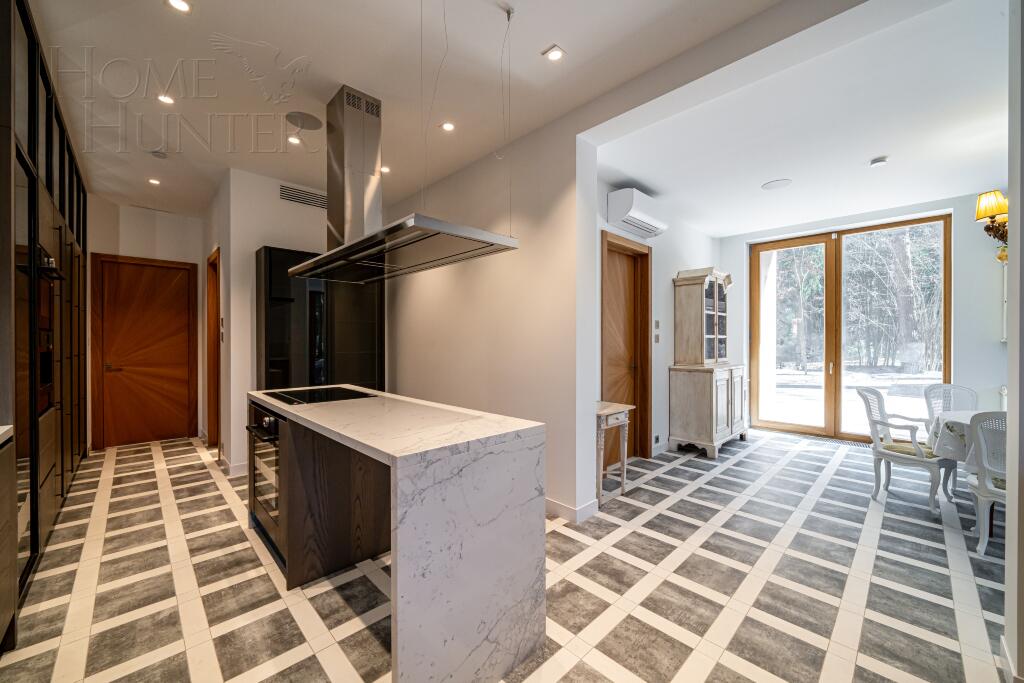 2-этажный коттедж 1 330 м² с отделкой