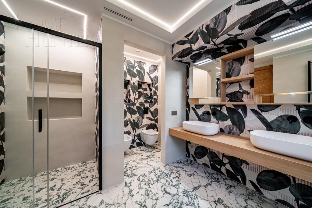 2-этажный коттедж 1 330 м² с отделкой