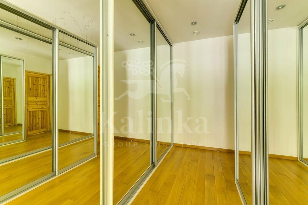 2-этажный коттедж 1 300 м² с отделкой