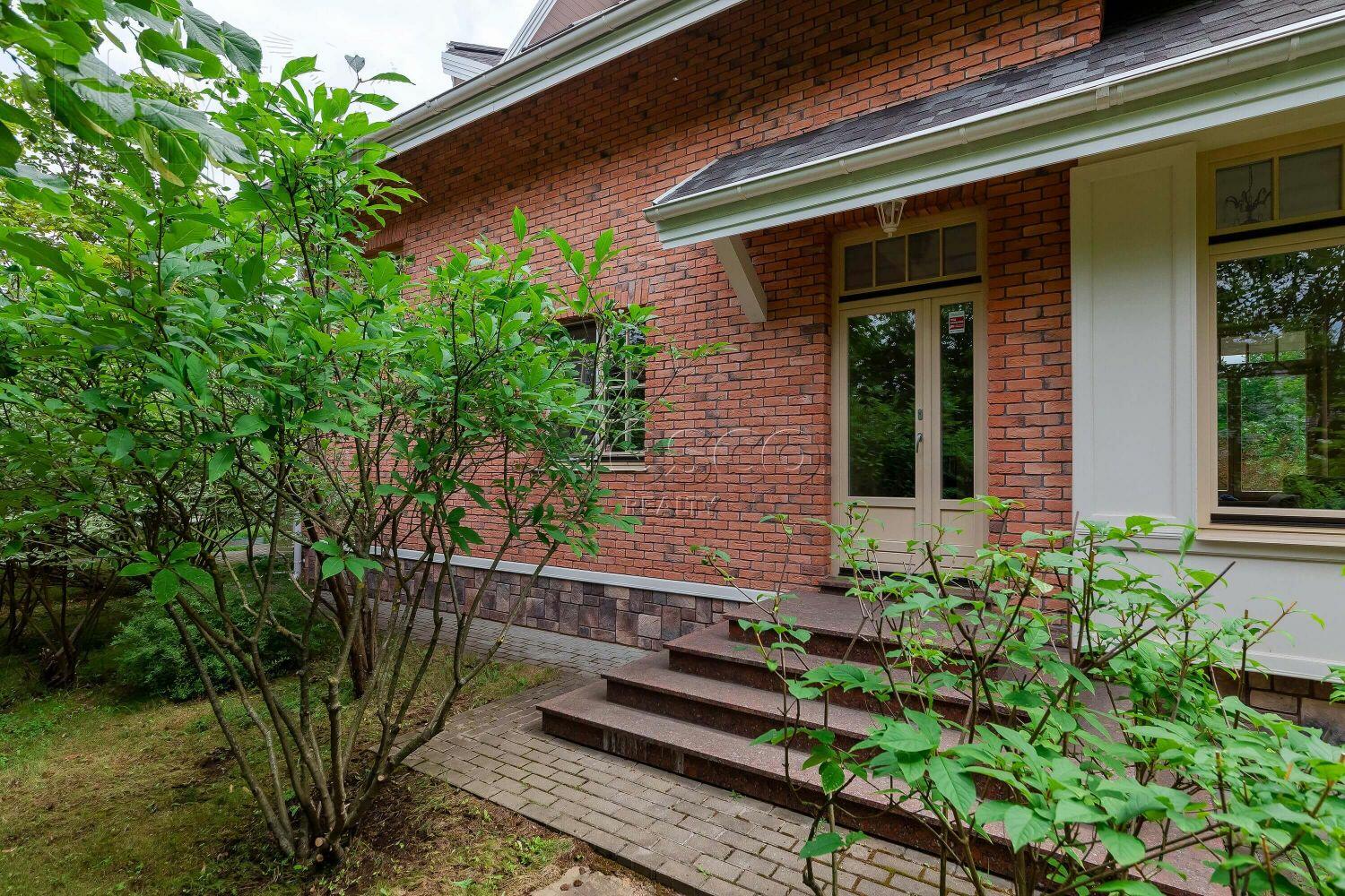 2-этажный коттедж 550 м² с отделкой