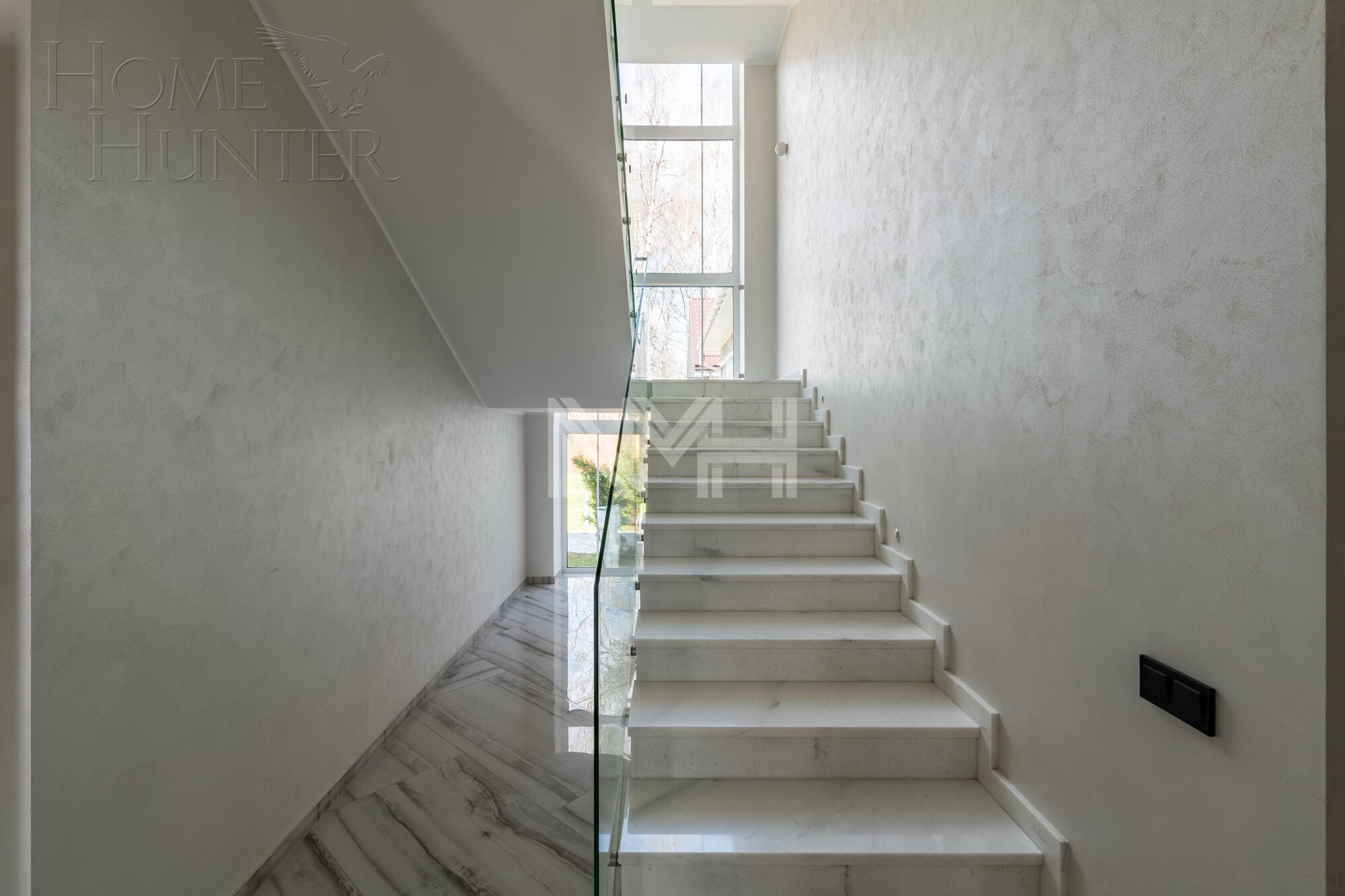 3-этажный коттедж 630 м² с отделкой