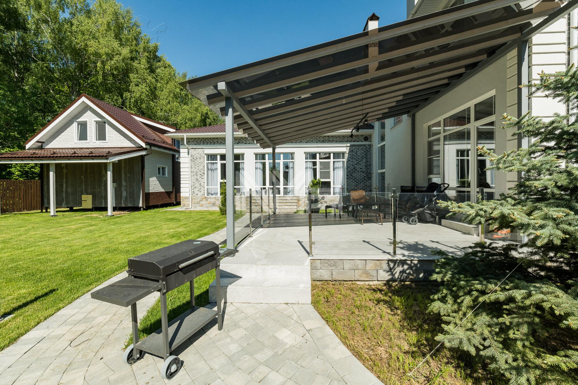 3-этажный коттедж 630 м² с отделкой