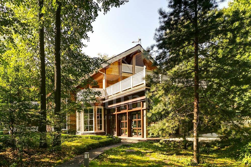 2-этажный коттедж 1 300 м² с отделкой