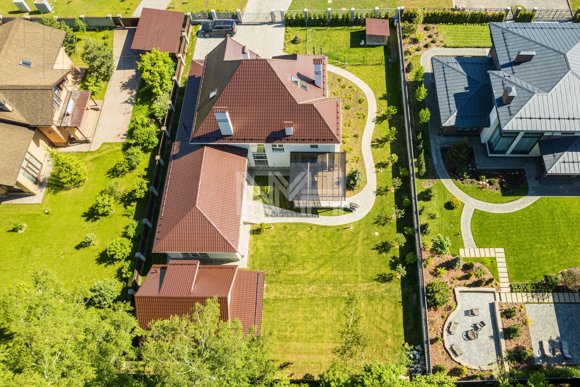 3-этажный коттедж 630 м² с отделкой