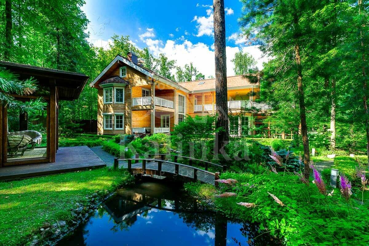 2-этажный коттедж 1 300 м² с отделкой