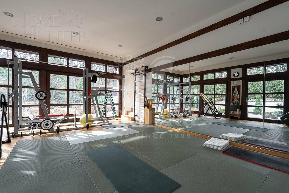 2-этажный коттедж 1 300 м² с отделкой