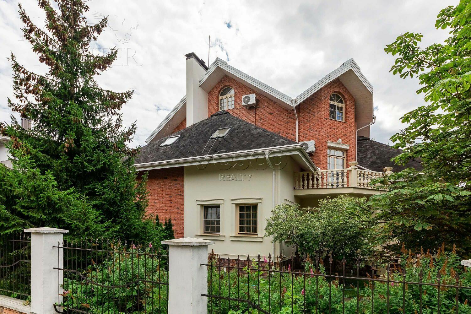 2-этажный коттедж 550 м² с отделкой