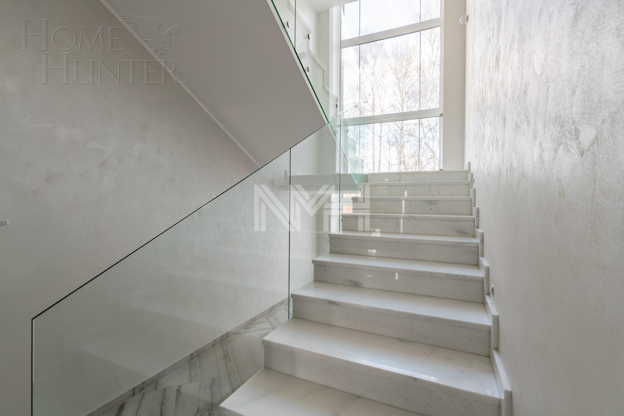 3-этажный коттедж 630 м² с отделкой