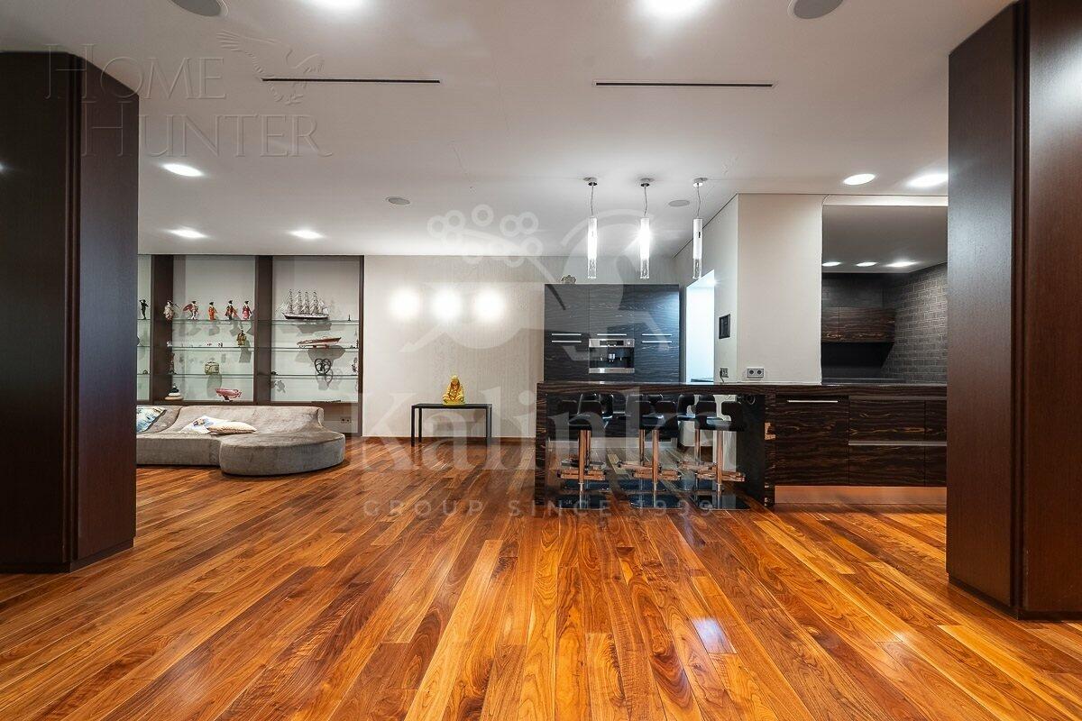 2-этажный коттедж 1 300 м² с отделкой