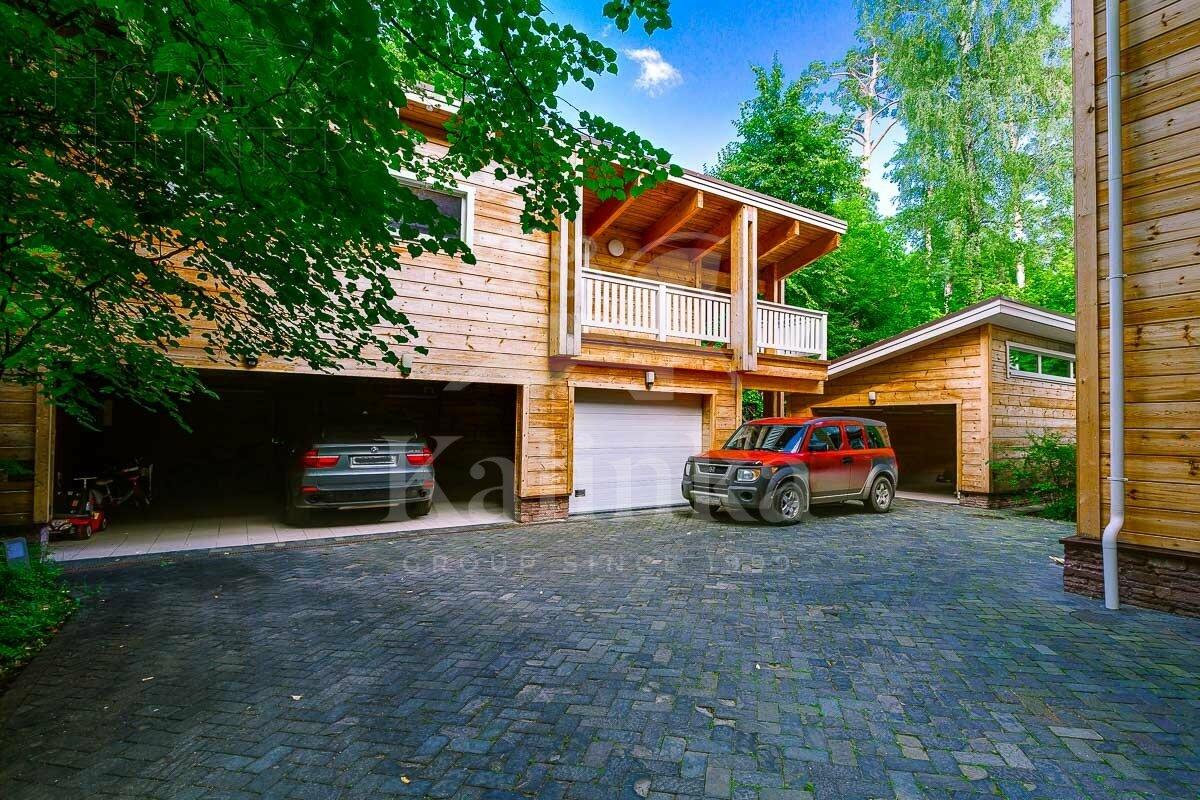 2-этажный коттедж 1 300 м² с отделкой