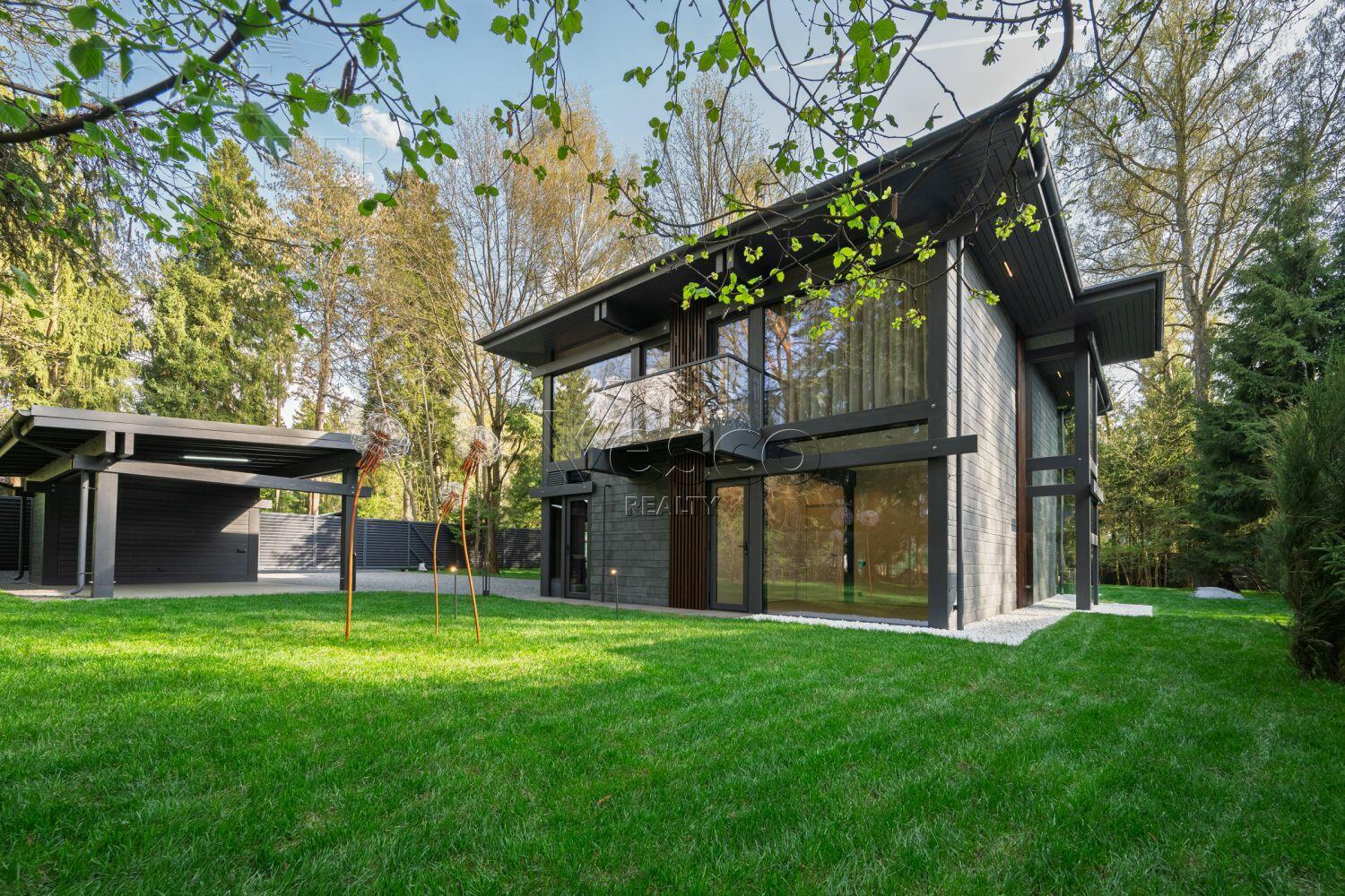 2-этажный коттедж 300 м² с отделкой