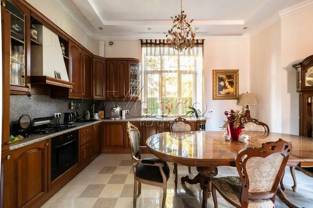 2-этажный коттедж 580 м² с отделкой