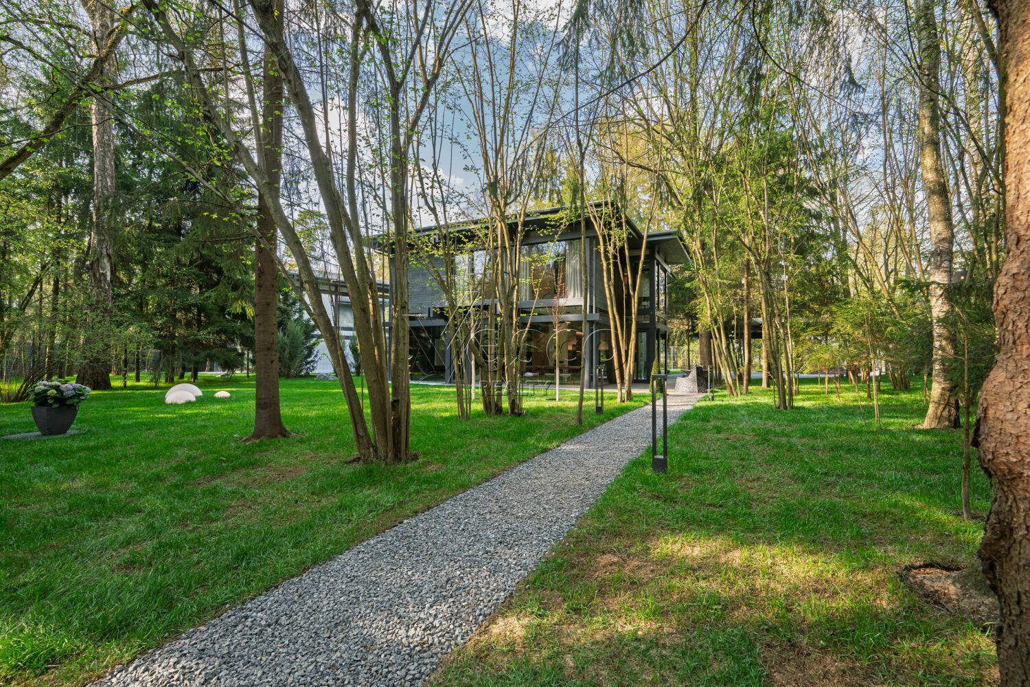 2-этажный коттедж 300 м² с отделкой