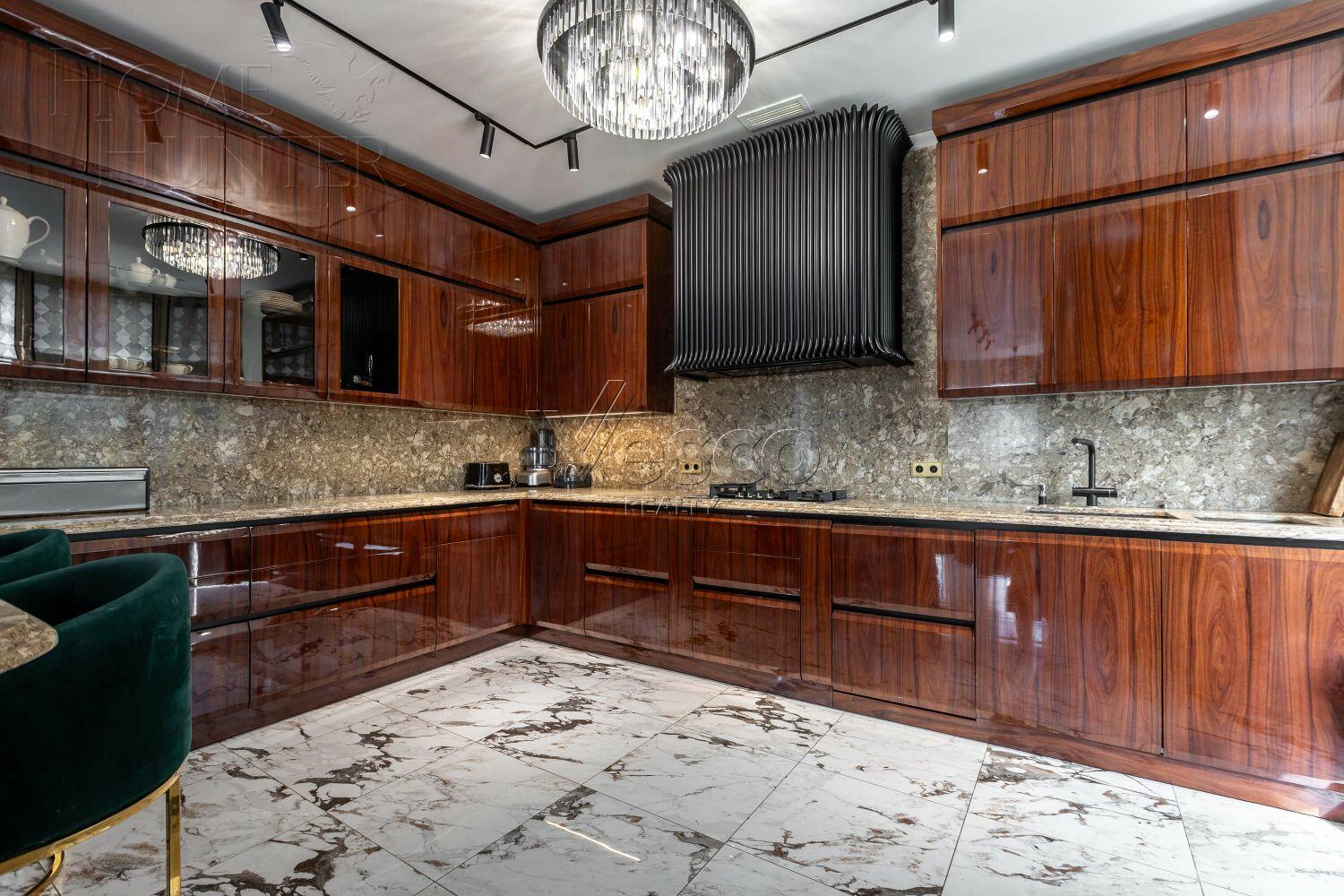 2-этажный коттедж 700 м² с отделкой