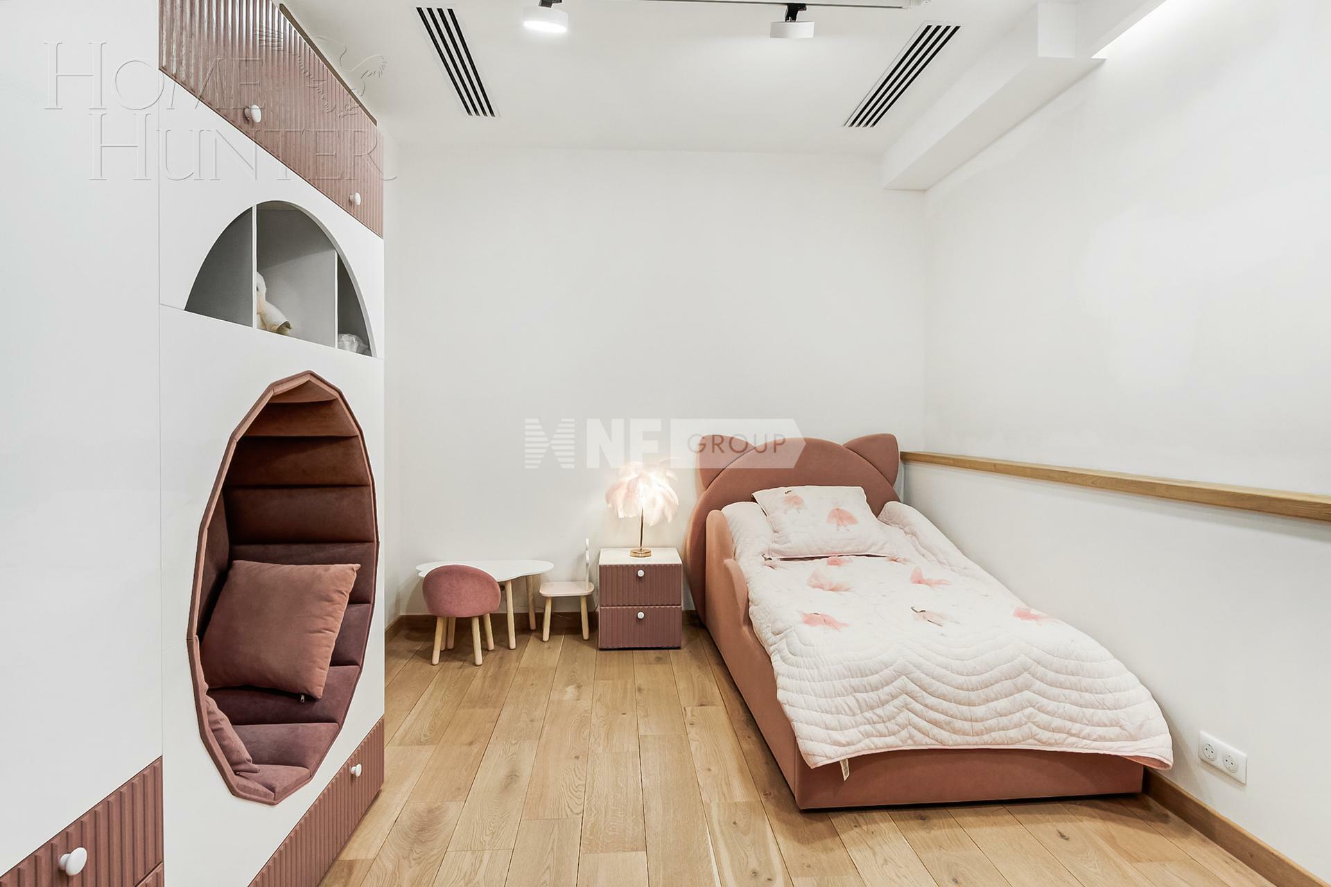 2-УРОВНЕВЫЙ ТАУНХАУС С ОТДЕЛКОЙ 236 М² НА 1 ЭТАЖЕ