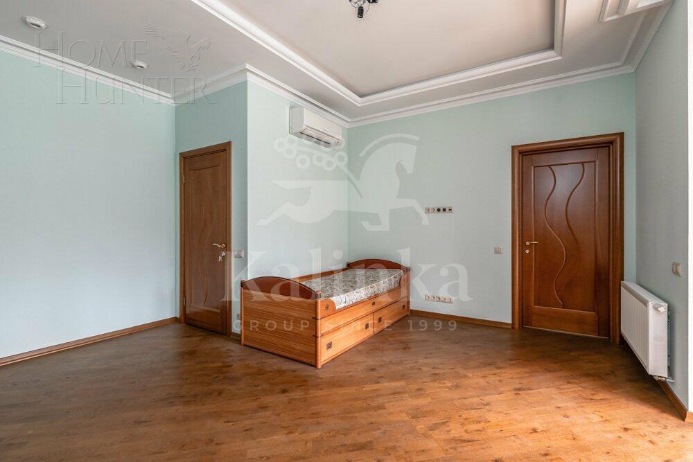 2-этажный коттедж 1 000 м² с отделкой