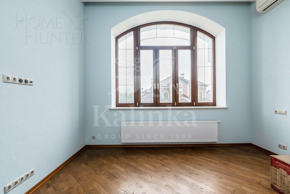 2-этажный коттедж 1 000 м² с отделкой