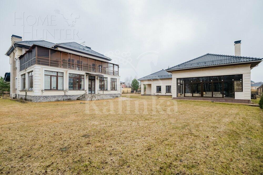 2-этажный коттедж 1 000 м² с отделкой